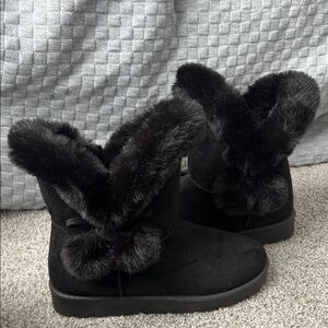 Black fur boots